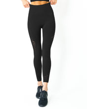 Load image into Gallery viewer, Mesh Seamless Legging With Ribbing Detail - Black
